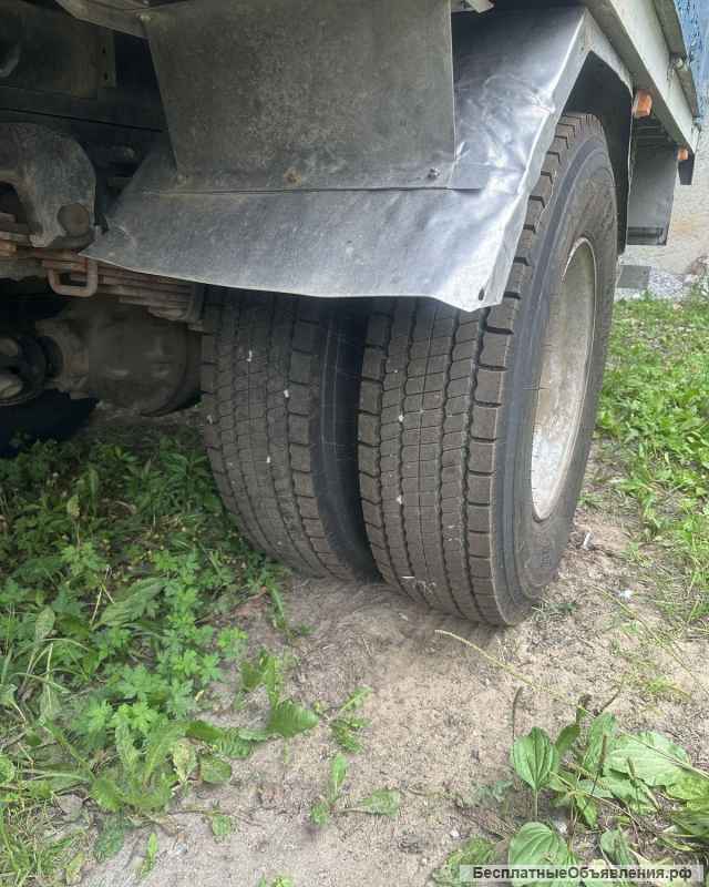 Грузовик с крановой установкой 8т