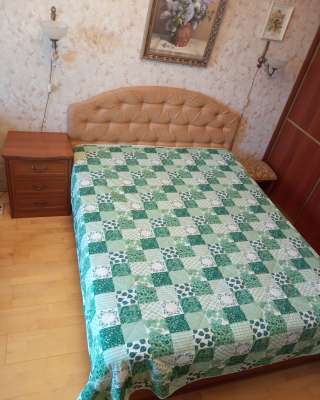 Кровать 160/200, матрас и две тумбы