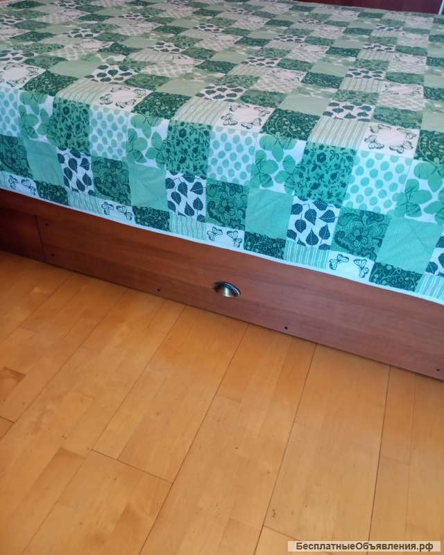 Кровать 160/200, матрас и две тумбы