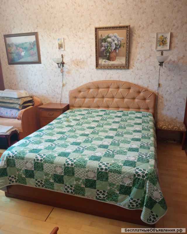 Кровать 160/200, матрас и две тумбы