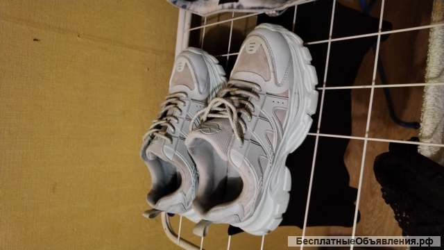 Кроссовки женские 37