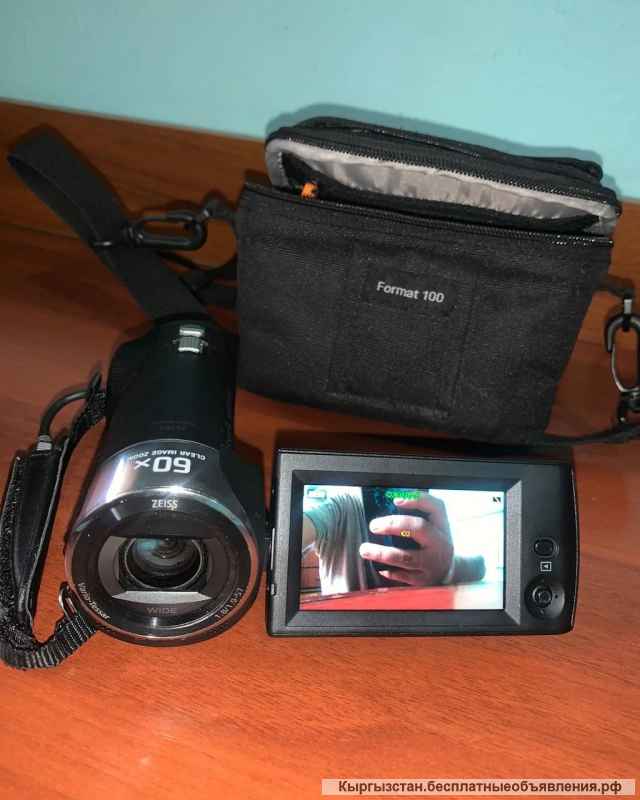 Удобная лёгкая Видеокамера SONY HDR-CX405 оборудована объективом ZEISS Vario