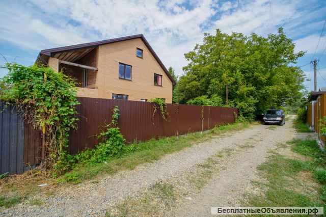 Двухэтажный дом с современной планировкой