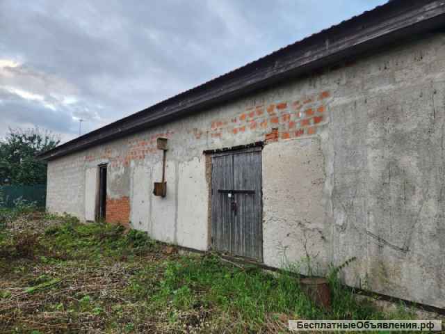 Здание с участком