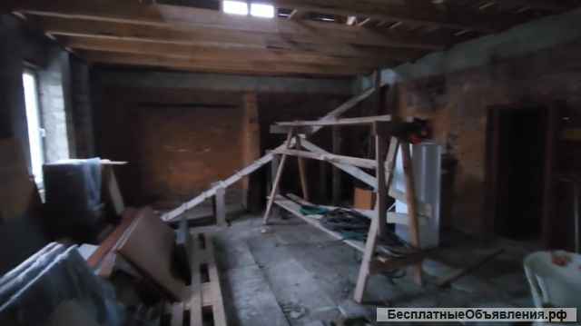 Здание с участком