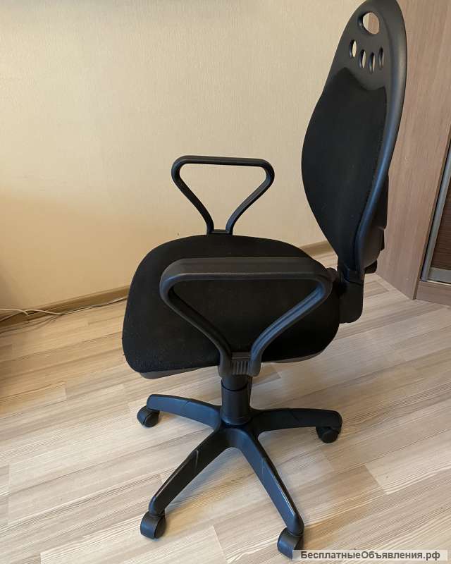 Кресло (почти новое) большое-по цене стула
