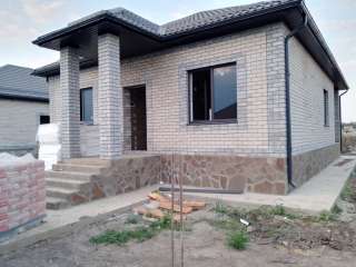 Новый дом 82/ 41,58/ 22,53 ст. Старокорсунская, 1-о эт.кирп.