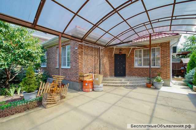 Дом с хорошим ремонтом и террасой