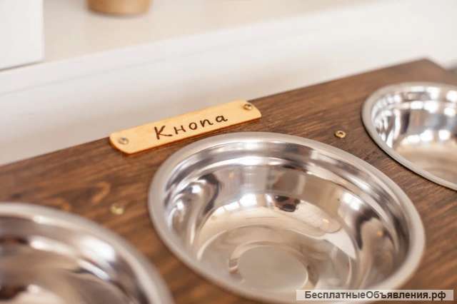 Кормушка, подставка с мисками для кошек и собак малых пород