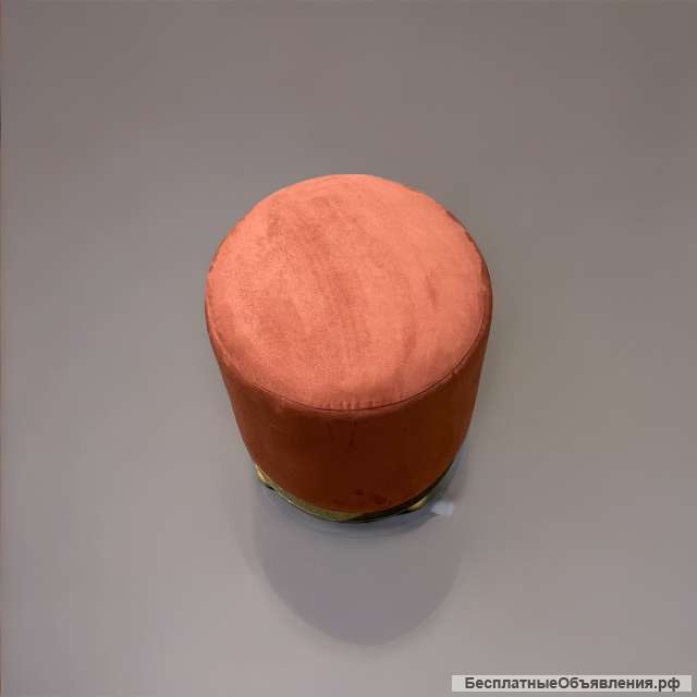 Красный пуф