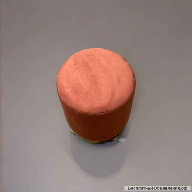 Красный пуф