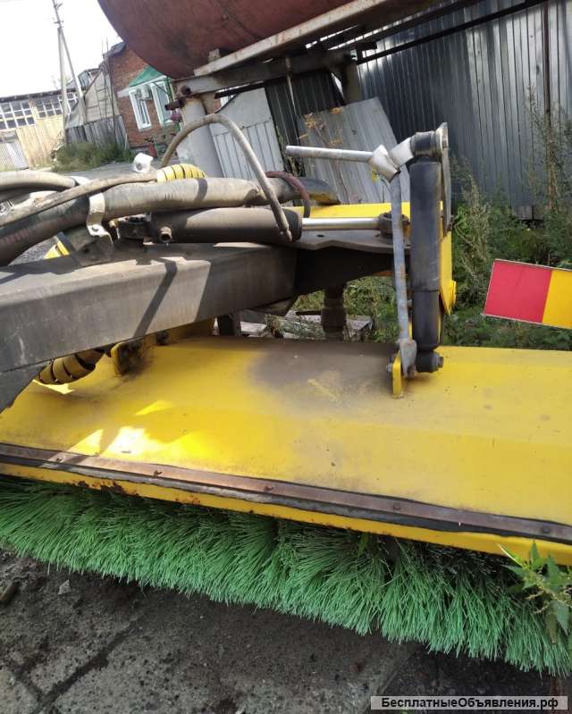 Дорожная щётка коммунальная с поливом Rolac Kha 3000