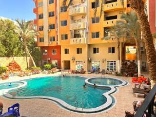 Светлая квартира в комплексе недалеко от центра Хургады