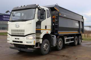 Водитель самосвала