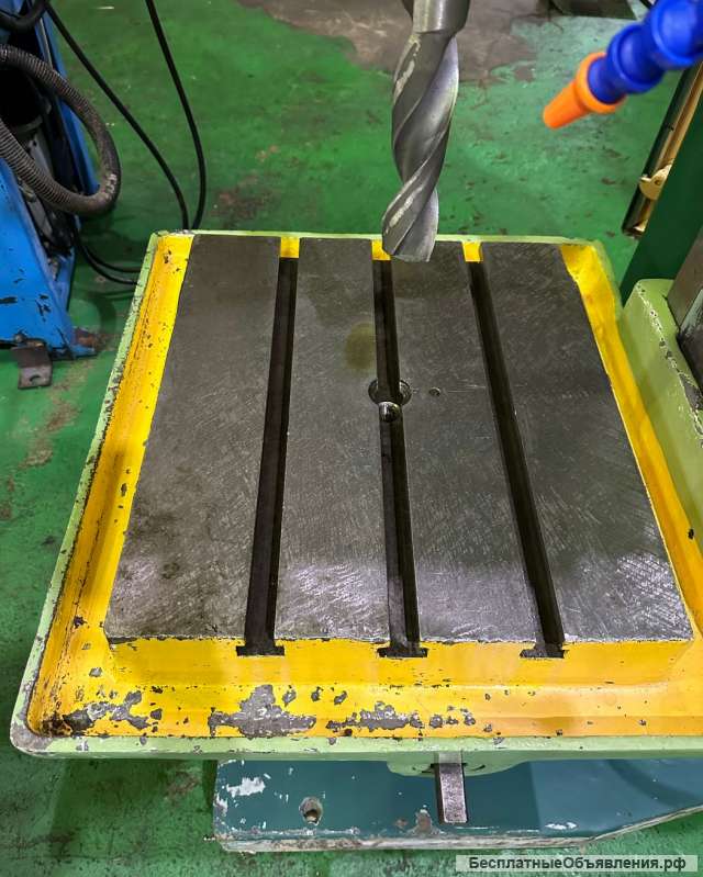 Вертикальный сверлильный станок, 2н135