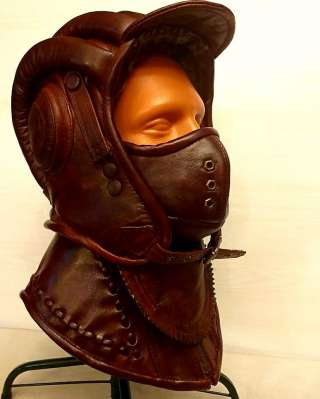 Тёплый шлем из кожи, отороченный овчиной изнутри