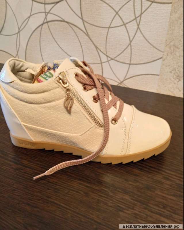 Ботинки и туфли бежевый лак