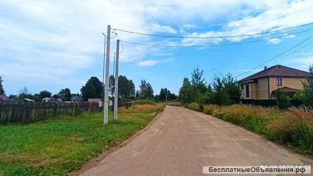 Участок с коммуникациями 14,2 сотки в д. Станички