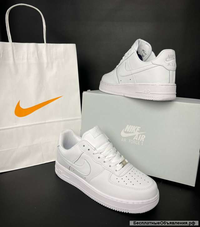 Nike Air Force 1 Triple White