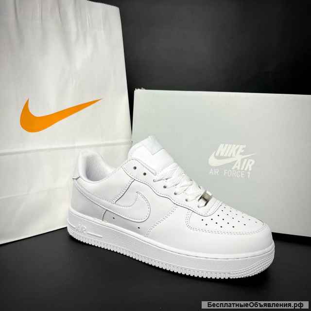 Nike Air Force 1 Triple White