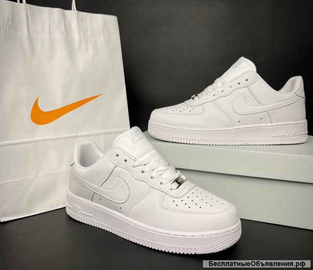 Nike Air Force 1 Triple White