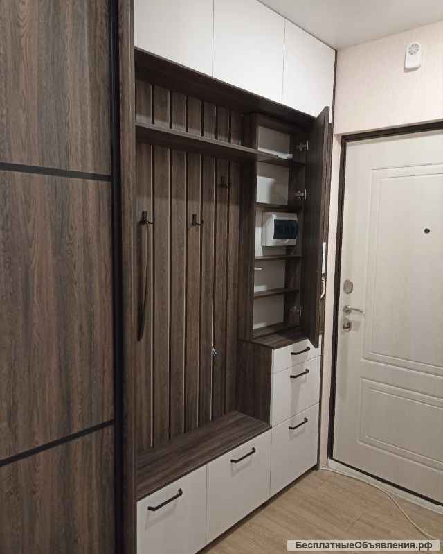 Шкаф. Стол. Кухня.