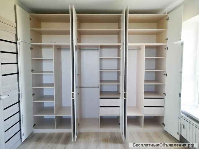 Шкаф. Стол. Кухня.