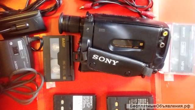Видеокамеру "Сони"(Япония) под кассету 8 мм