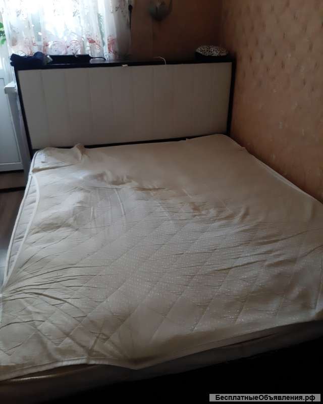 Кровать с матрасом