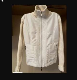 Женскую куртку (ветровку) разм.44.