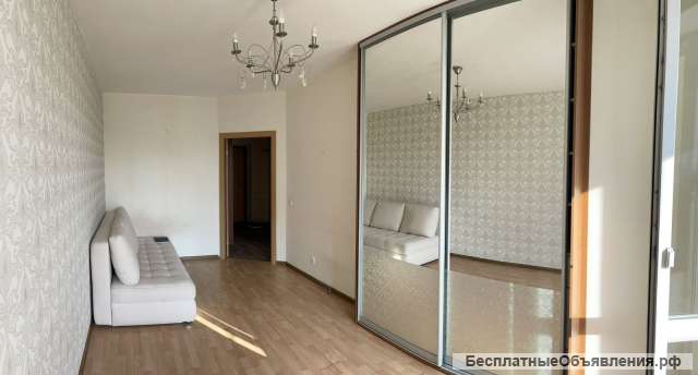 Однушка-спецпроект на берегу пруда, р-н Химмаш