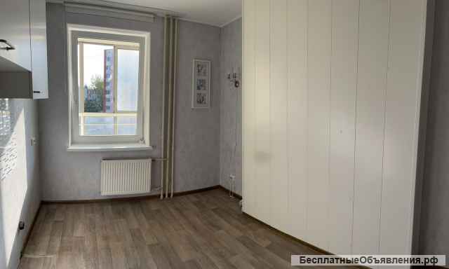 Однушка-спецпроект на берегу пруда, р-н Химмаш