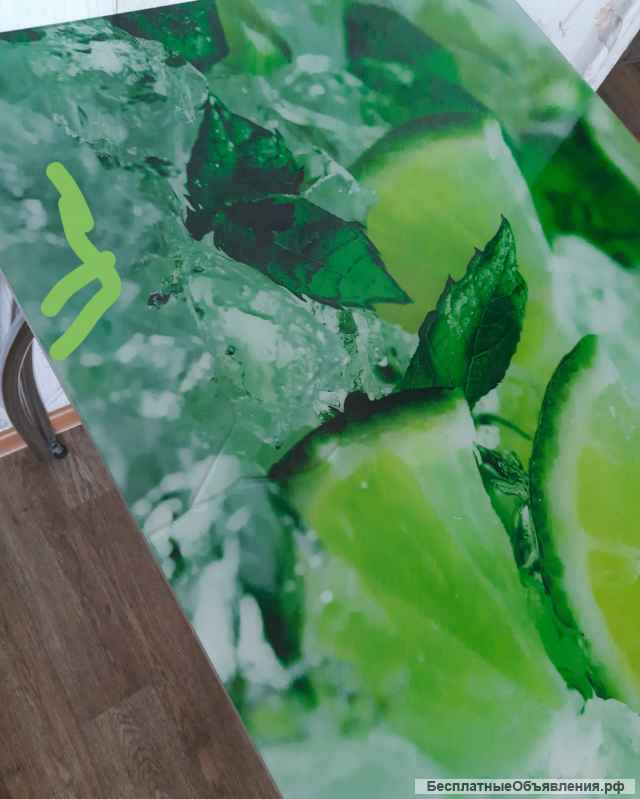 Обеденный стол на кухонную зону