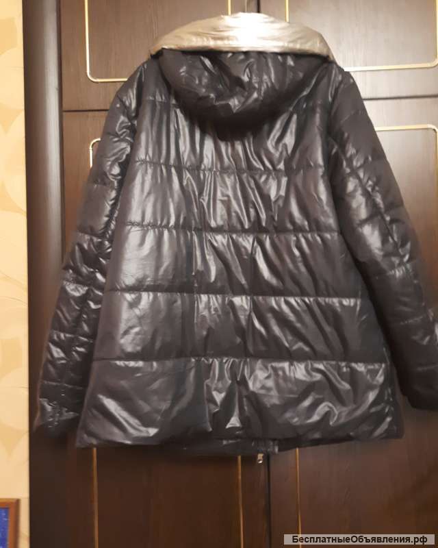 Женская осенняя куртка 52-54, серого цвета с белым капюшоном
