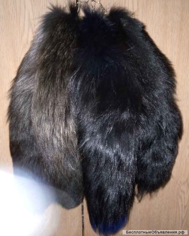 Хвосты лисы и песца на замке-карабине