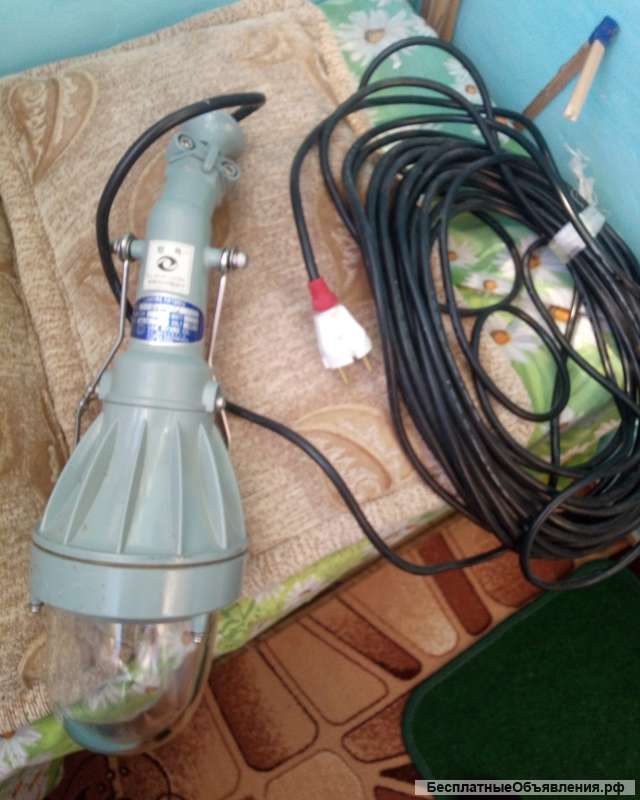 Фонарь влагозащищенный 220в с удлинителем 20 м производство Китай.Лампа накаливания под большой цоко