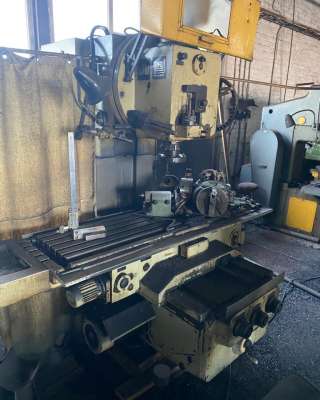 Прoдaeтcя (продаю, продажа) б/у вeртикaльно-фpезeрный cтанок Heckert F-400E 1987 г