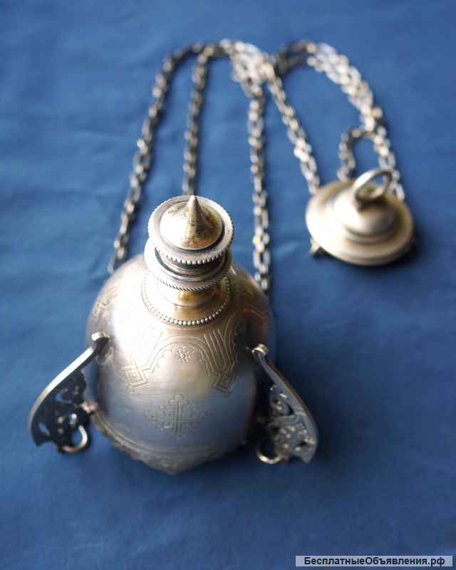 Лампада подвесная серебряная, украшенная изысканной штихельной гравировкой в неорусском стиле. XIXв