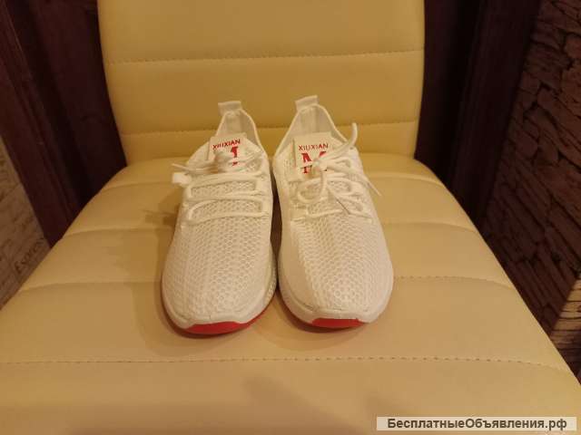 Кроссовки новые