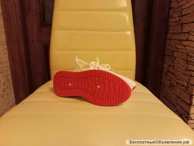 Кроссовки новые