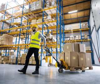 Комплектовщик Вахта в Москве новый склад запчастей, удобный график