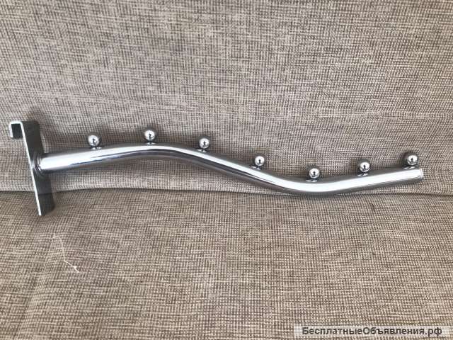 Кронштейны для одежды и аксессуаров в панели