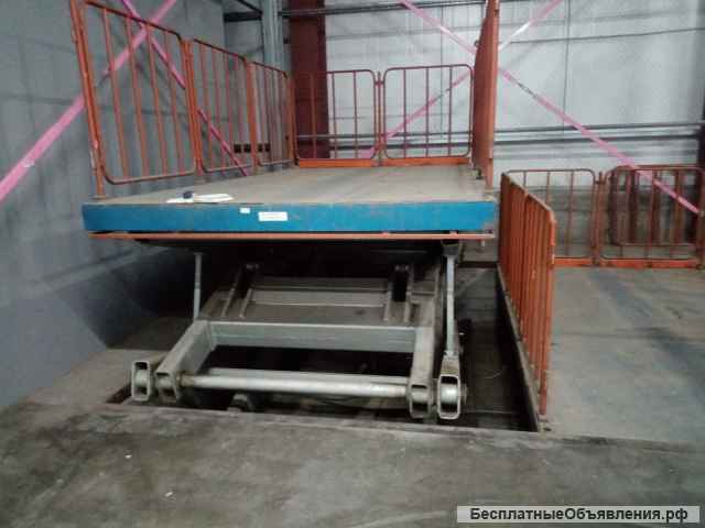 Подъемный вилочный стол