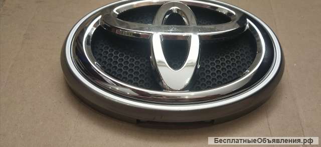 Эмблема решетки радиатора Toyota Prado 150