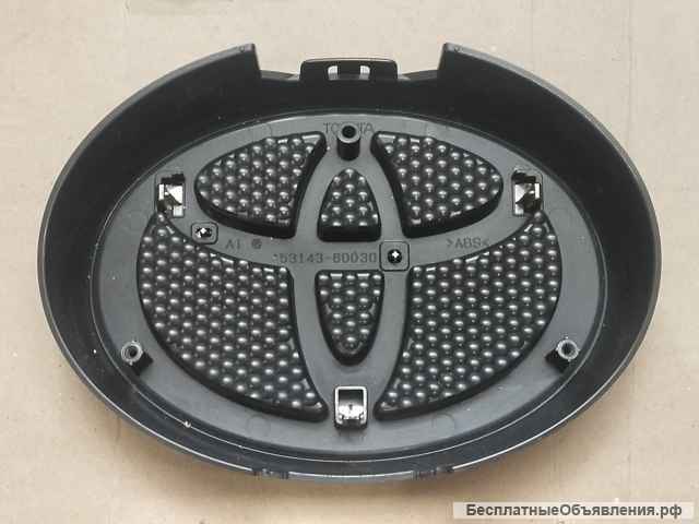 Эмблема решетки радиатора Toyota Prado 150