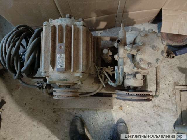 Компрессор входит мотор. компрессор. два рессивера.