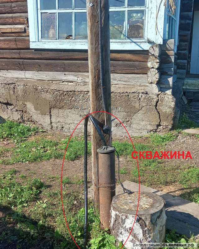 Деревянный дом на ровном плодородном земельном участке в пределах населенного пункта