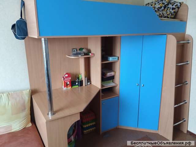 Компьютерный стол с кроватью