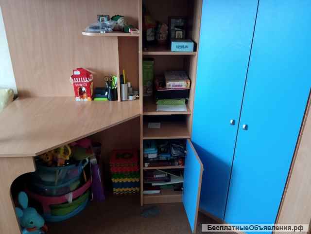 Компьютерный стол с кроватью