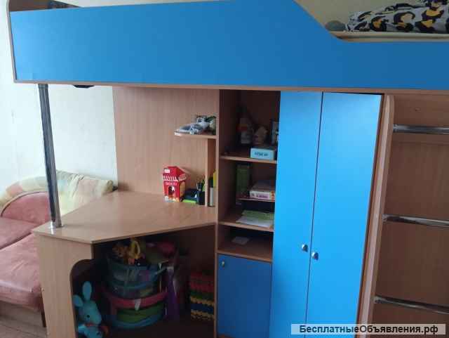 Компьютерный стол с кроватью